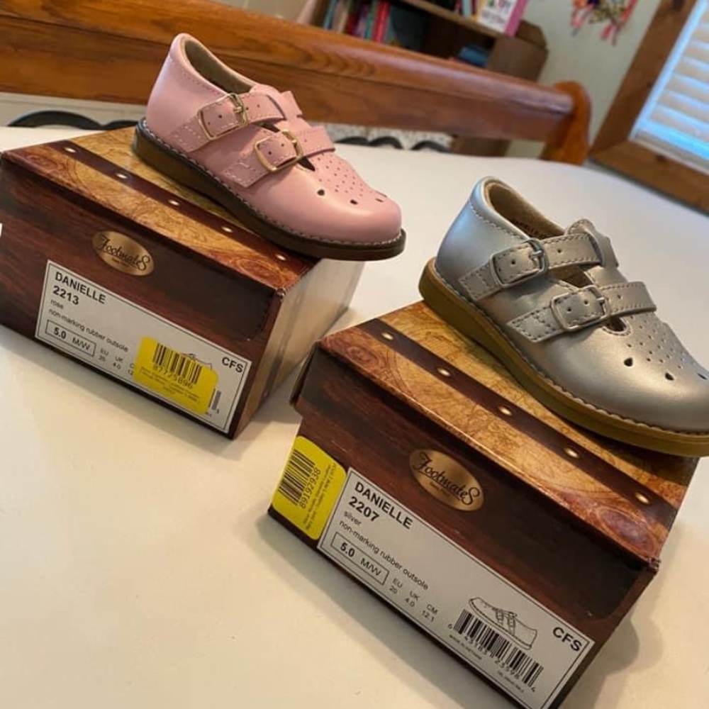 Two pairs of Footmates, NWT size 5m